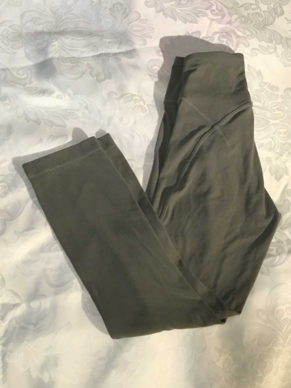 Lululemon size 2 for younger teens olive green leggings - Picture 8 of 9